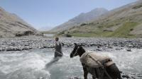Zemlje, ljudi, pustolovine (13): Afganistan - pješice na krov svijeta, dokumentarna serija (9/12) (R)