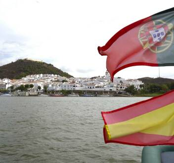La Raya: entre España y Portugal: Los pueblos de honor
